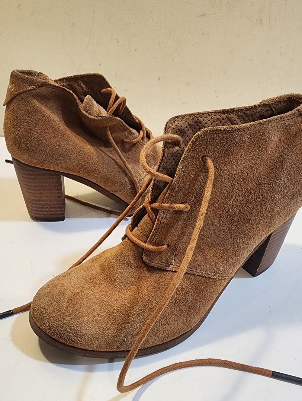TOMS Women's Tan Suede Lace-Up Ankle Booties SZ 7W